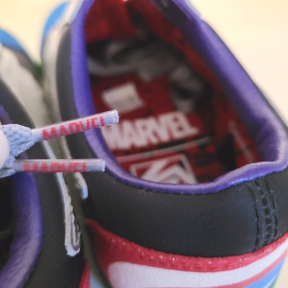 VANS X Marvel Old Skool Avengers Sneakers - Picture 5 of 6